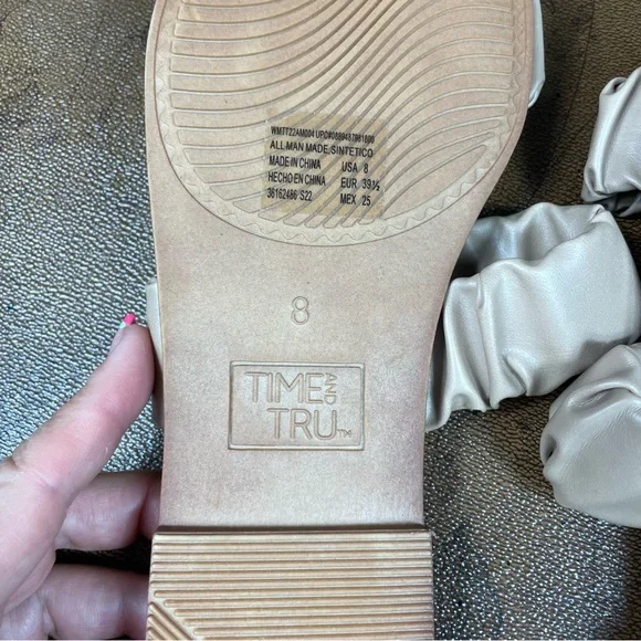 Time and Tru Memory Foam Faux Leather Scrunch Wrap Tan Flat Sandals. SZ:8 - Picture 7 of 9